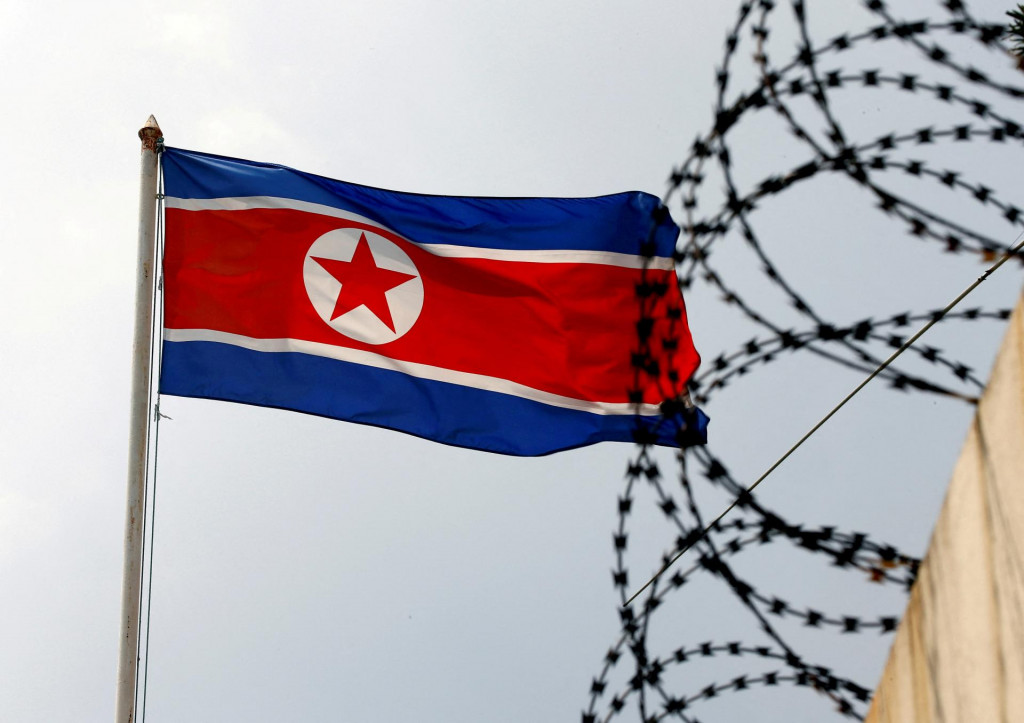 Vlajka Kórejskej ľudovodemokratickej republiky. FOTO: Reuters