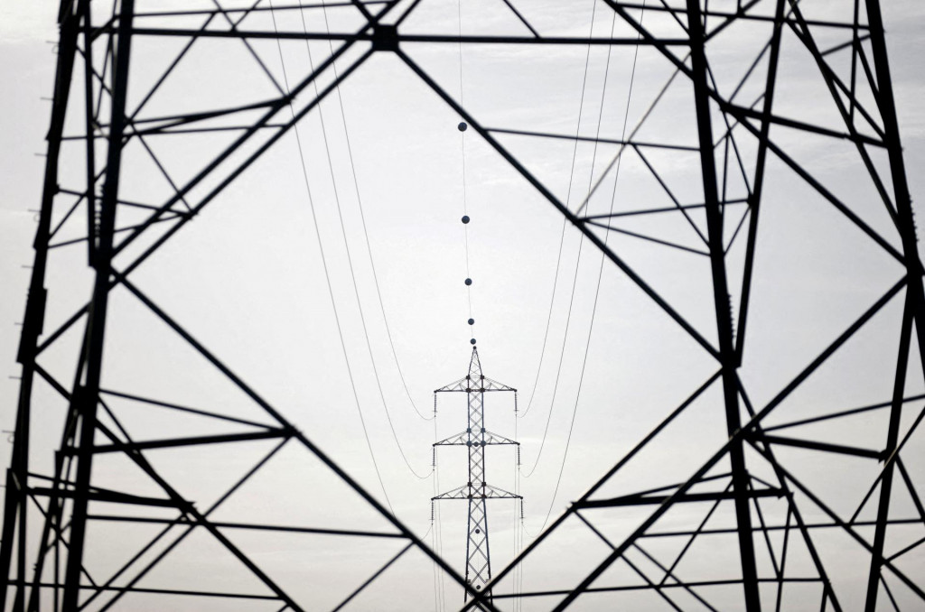 Stĺpy elektrického vedenia. FOTO: REUTERS