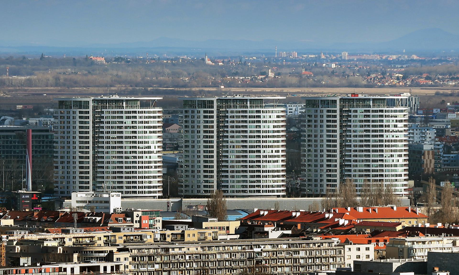 Dvojizbový byt v Bratislave za 760, v Prešove za 490 eur. Aké ceny sú inde a prečo je hlavné mesto drahšie?