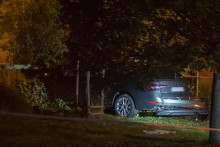 Na bratislavskej Zochovej ulici narazilo v nedeľu krátko po 22.15 h auto do zastávky mestskej hromadnej dopravy. Nehoda si vyžiadala päť mŕtvych a sedem zranených.

FOTO: TASR/M. Baumann