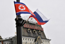 Vlajky Ruska a KĽDR. FOTO: Reuters