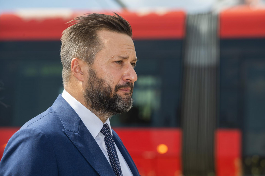 Primátor Matúš Vallo upozornil, že môžu prísť aj ďalšie rozhodnutia, napríklad o cenách cestovného v mestskej hromadnej doprave, či o dani z nehnuteľnosti. FOTO: TASR/J. Novák