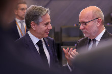 Minister zahraničných vecí Spojených štátov Antony Blinken sa rozprával so slovenským ministrom zahraničných vecí a európskych záležitostí Rastislavom Kačerom.FOTO: Reuters
