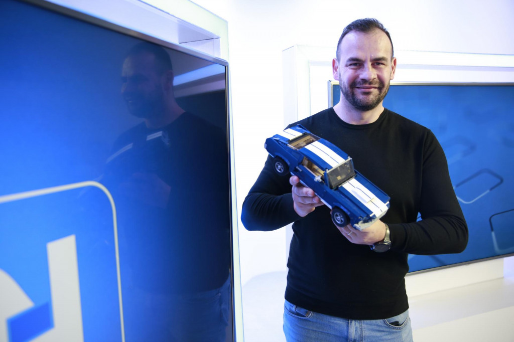 Množstvo ľud&iacute; považuje Lego za hračku pre deti, no priaznivcov si z&iacute;skalo aj medzi dospel&yacute;mi. Pozrite si rozhovor s Romanom Cal&iacute;kom, zakladateľom magaz&iacute;nu Techbox a nad&scaron;encom Lega.