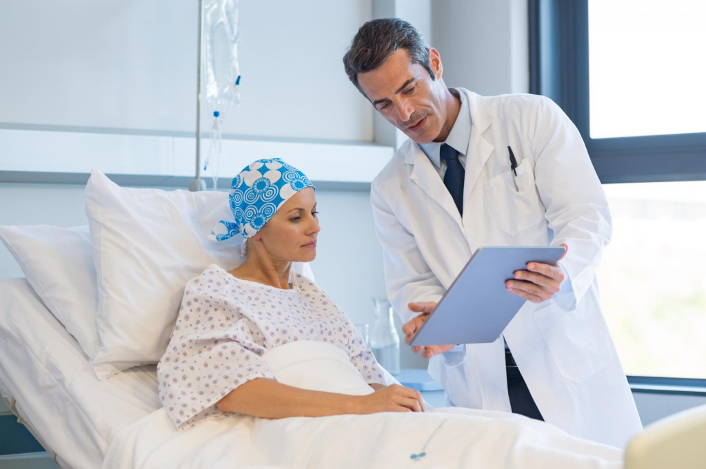 Lekár, pacient, onkológia (HN magazín) SNÍMKA: Shutterstock