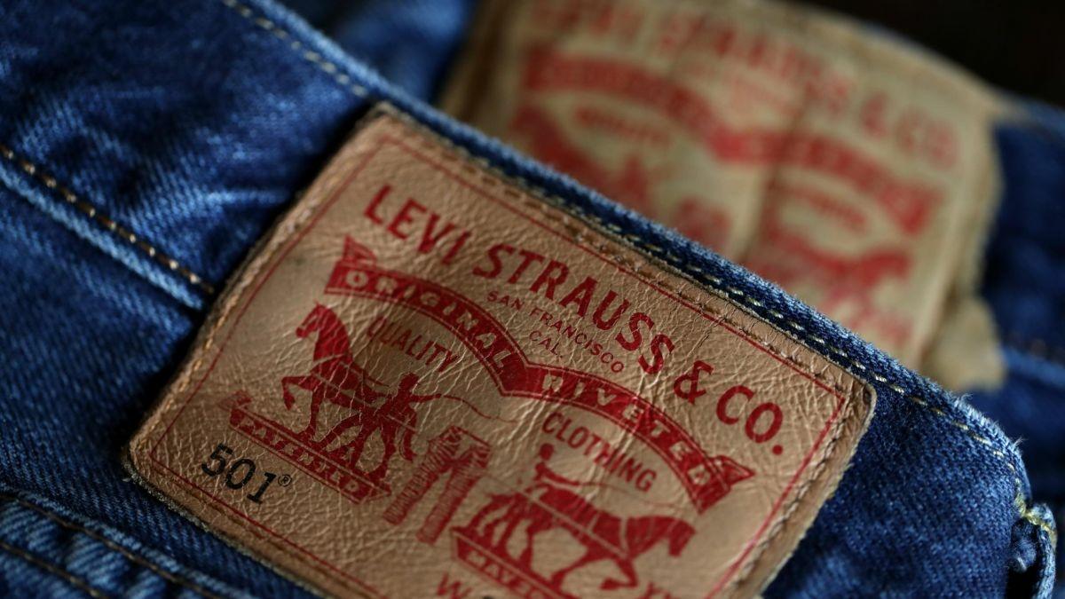Zisk aj tržby výrobcu džínsov Levi Strauss prekonali odhady. Dopyt je napriek inflácií silný