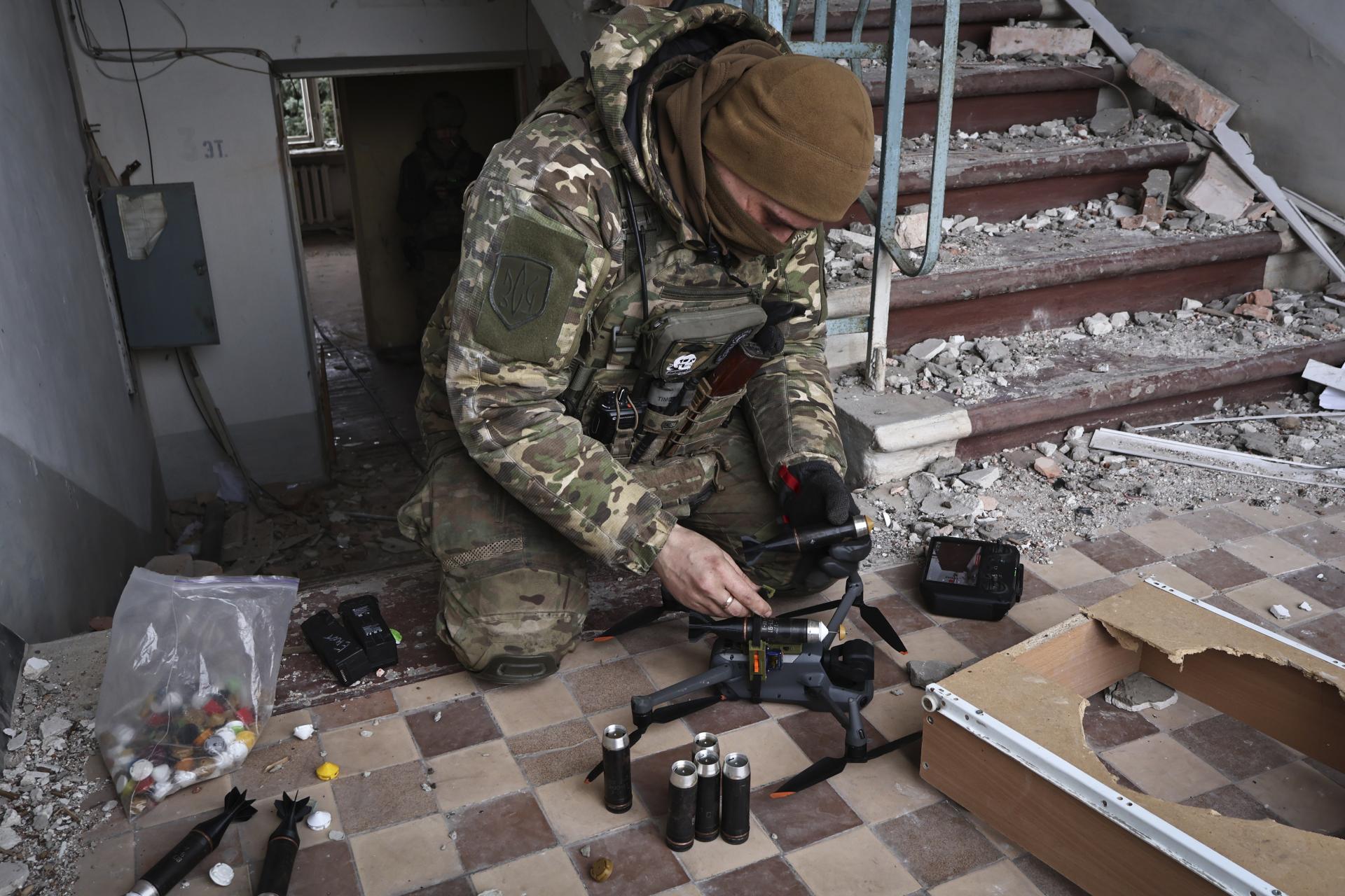 Ukrajinská armáda dostáva na prídel delostrelecké granáty, ktorých má málo