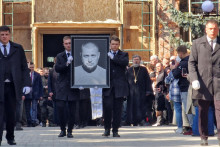 Pohreb rusk&eacute;ho vojensk&eacute;ho blogera Maxima Fomina v&scaron;eobecne zn&aacute;meho pod menom Vladlen Tatarsky. FOTO: Reuters