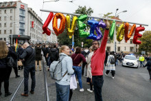 Štát minulý rok LGBTI+ ľuďom na Slovensku viac ublížil ako pomohol. Uvádza výročná správa.