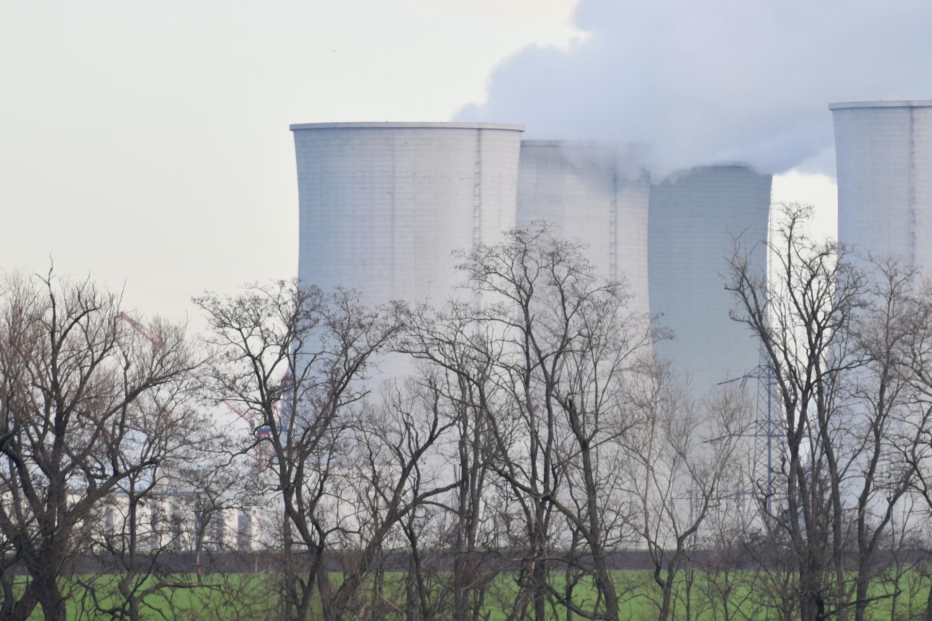 Koniec jadrových elektrární v Nemecku poškodí biznis, mali by zostať do konca krízy, varuje priemysel