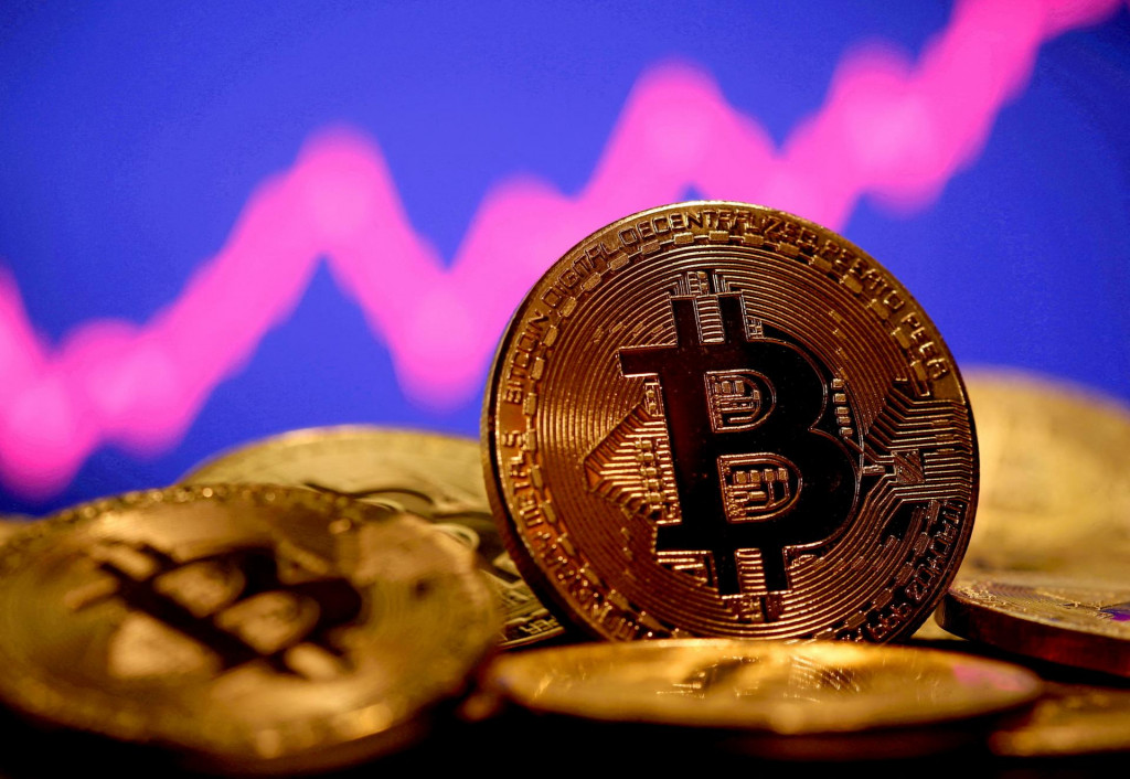 Znázornenie virtuálnej meny Bitcoin. FOTO: Reuters