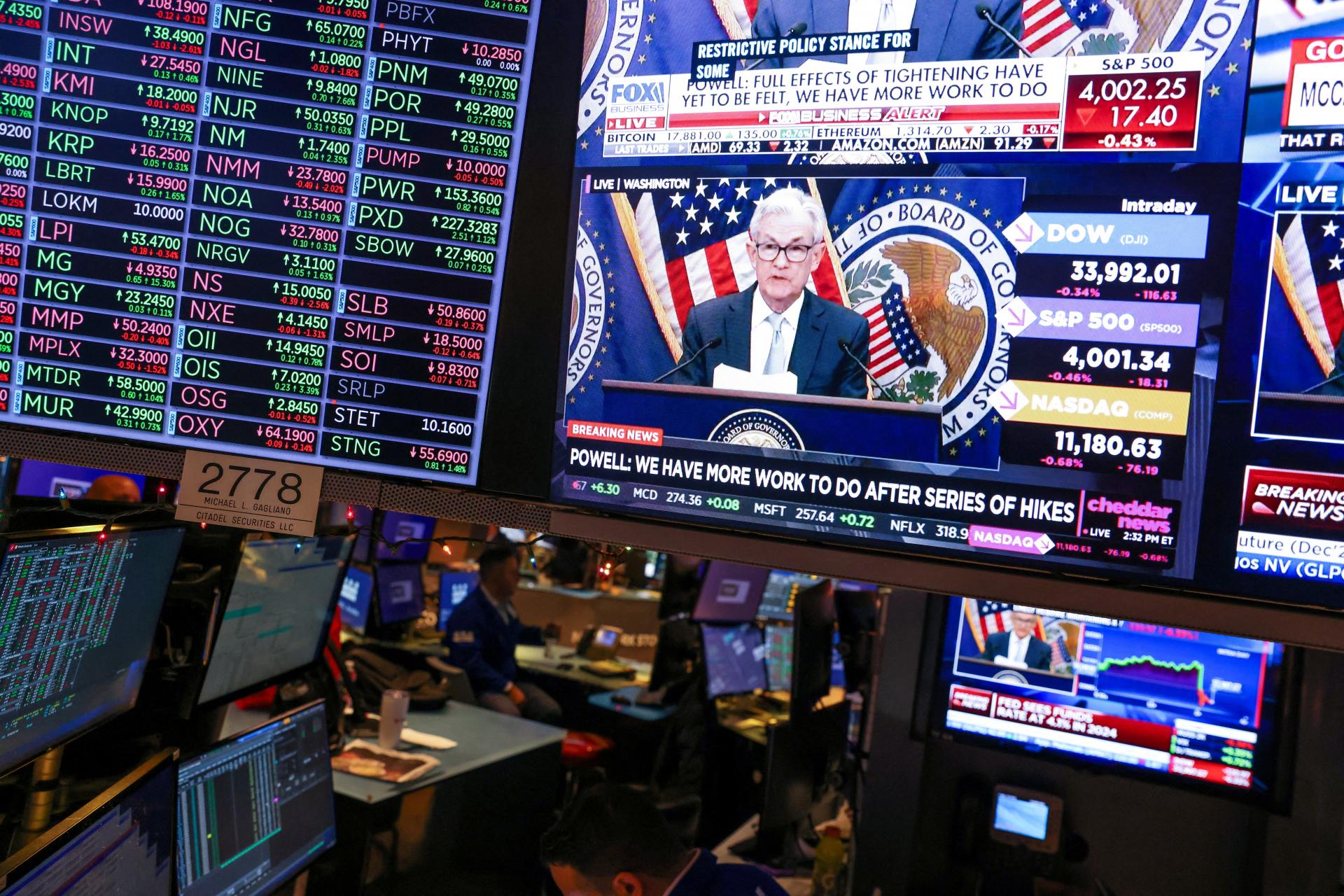 Akcie v USA klesli, zápisnica zo zasadnutia Fedu odhalila obavy viacerých členov ohľadom likvidity bánk