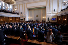 Poslanci skladajú sľub na prvej schôdzi parlamentu po predčasných voľbách 2. apríla v Sofii. FOTO: Reuters