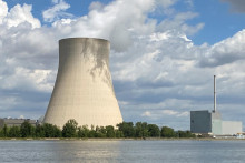 Isar 2 – jedna z posledných troch jadrových elektrární aktívnych v Nemecku. FOTO: Reuters