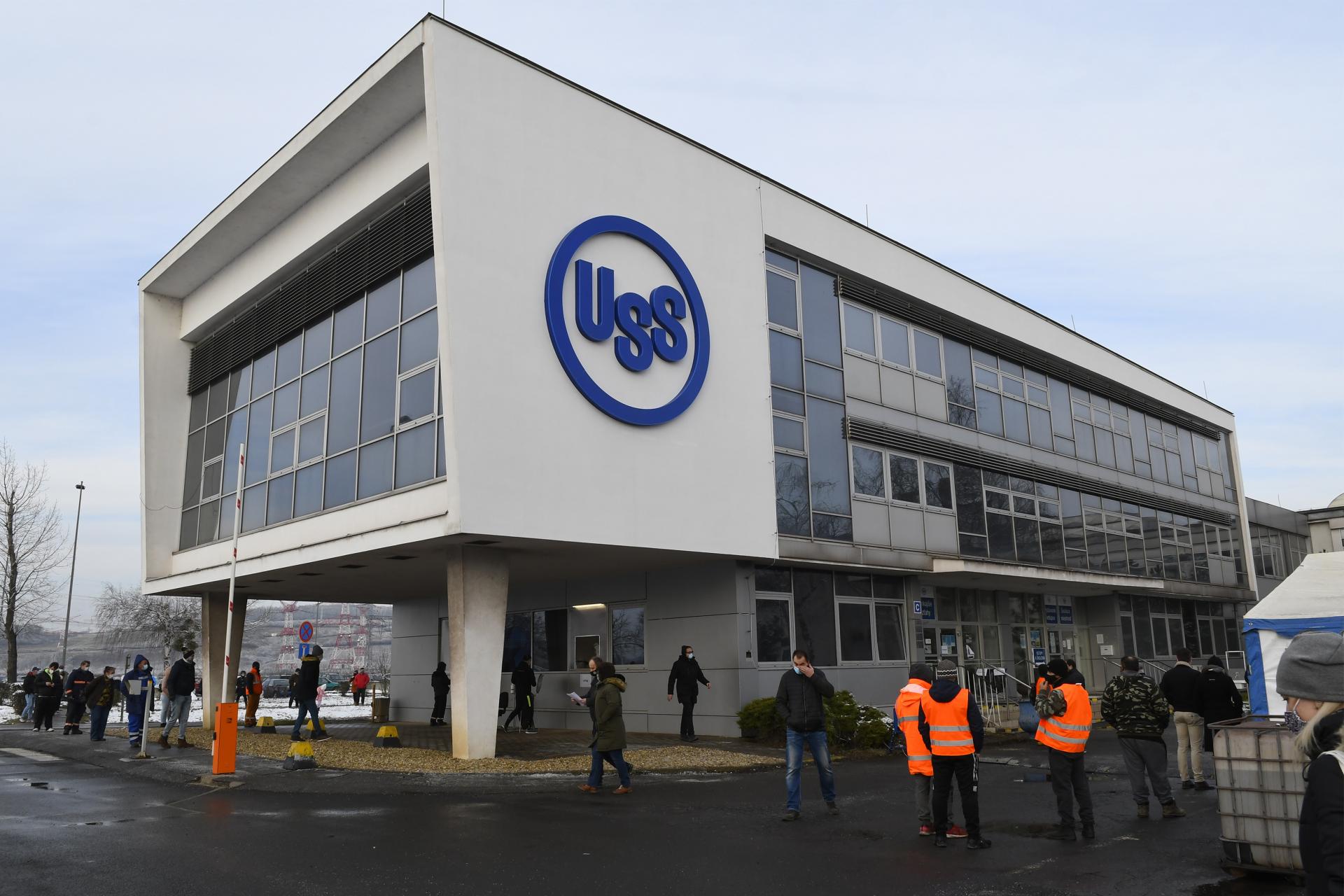 V U. S. Steel Košice sa vyjednávači sporia o zvýšenie miezd a pracovného času, ktorý sa má predĺžiť 