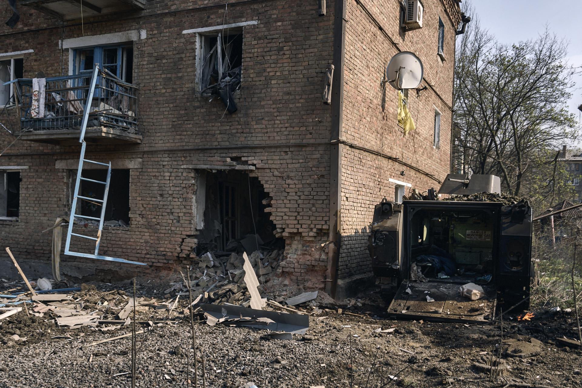 V Bachmute pokračujú tvrdé boje, Rusi nedosiahli žiadne územné zisky, tvrdí Kyjev