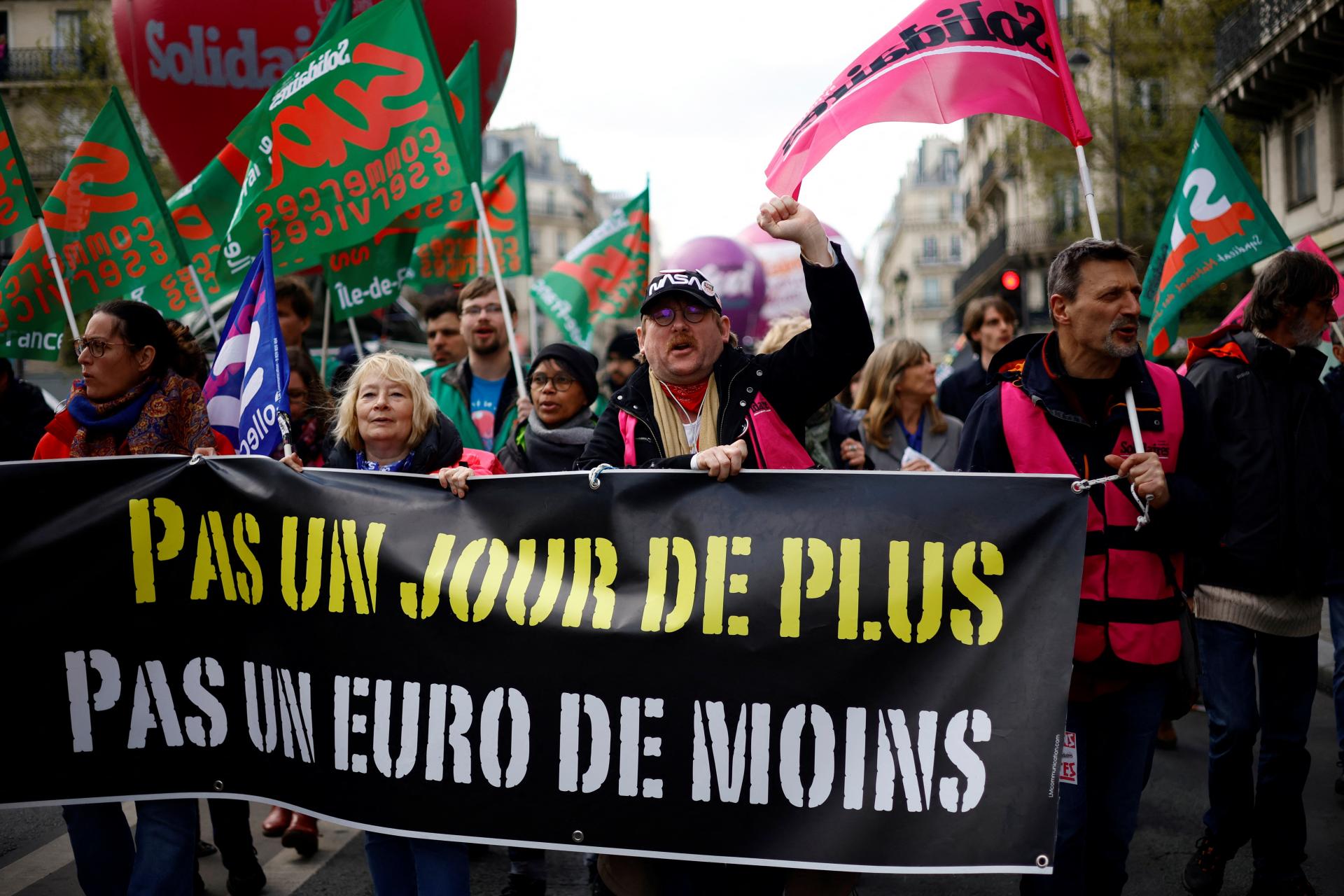 En France, selon les syndicats, 1,5 million de personnes ont manifesté, moins que la dernière fois