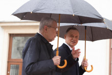 Rakúsky prezidet Alexander Van Der Bellen a jeho poľský náprotivok Andrzej Duda. FOTO: Reuters
