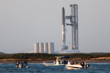 Vesmírna loď SpaceX na orbitálnej testovacej misii neďaleko Brownsville v Texase. FOTO: Reuters