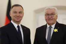 Poľský prezident Andrzej Duda (vľavo) a nemecký prezident Frank-Walter Steinmeier. FOTO TASR/AP
