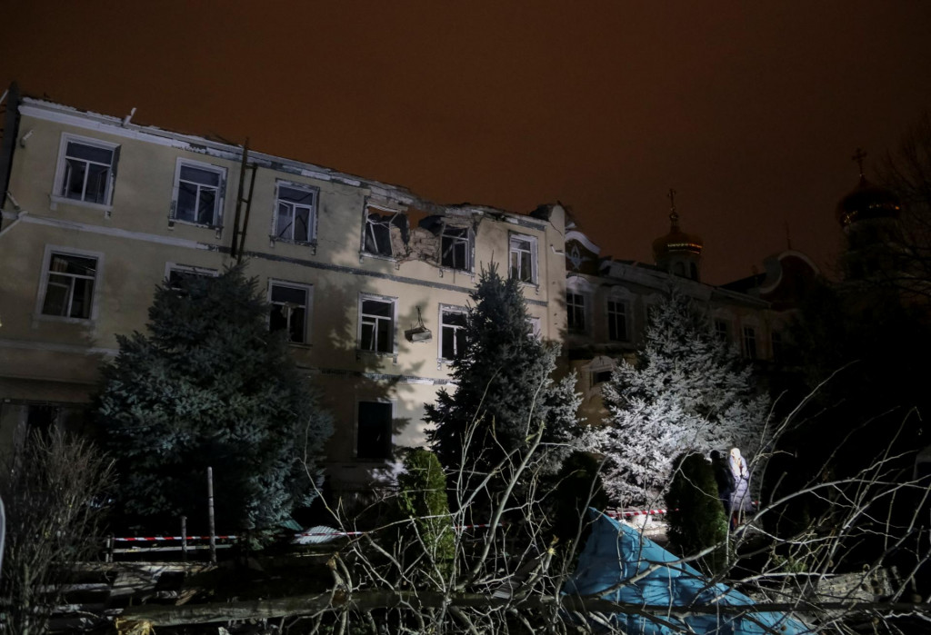 Zničená budova v Odese. FOTO: Reuters
