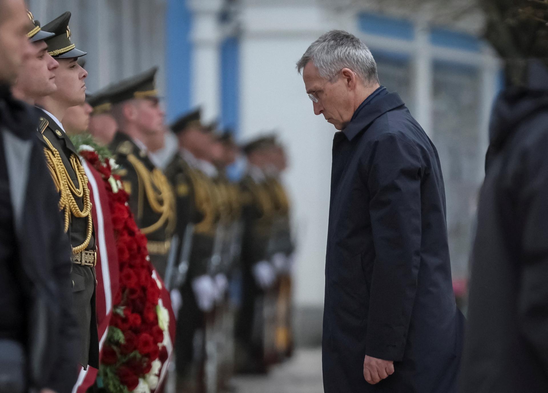 Šéf NATO Stoltenberg pricestoval na návštevu Kyjeva po prvýkrát od ruskej invázie