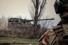 Slovensko darovalo brániacej sa Ukrajine lietadlá, húfnice aj muníciu. FOTO: Reuters