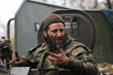 Ukrajinský vojak vracajúci sa z bojov o Bachmut. FOTO: Reuters