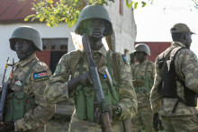 Príslušníci juhosudánskej armády. FOTO: Reuters