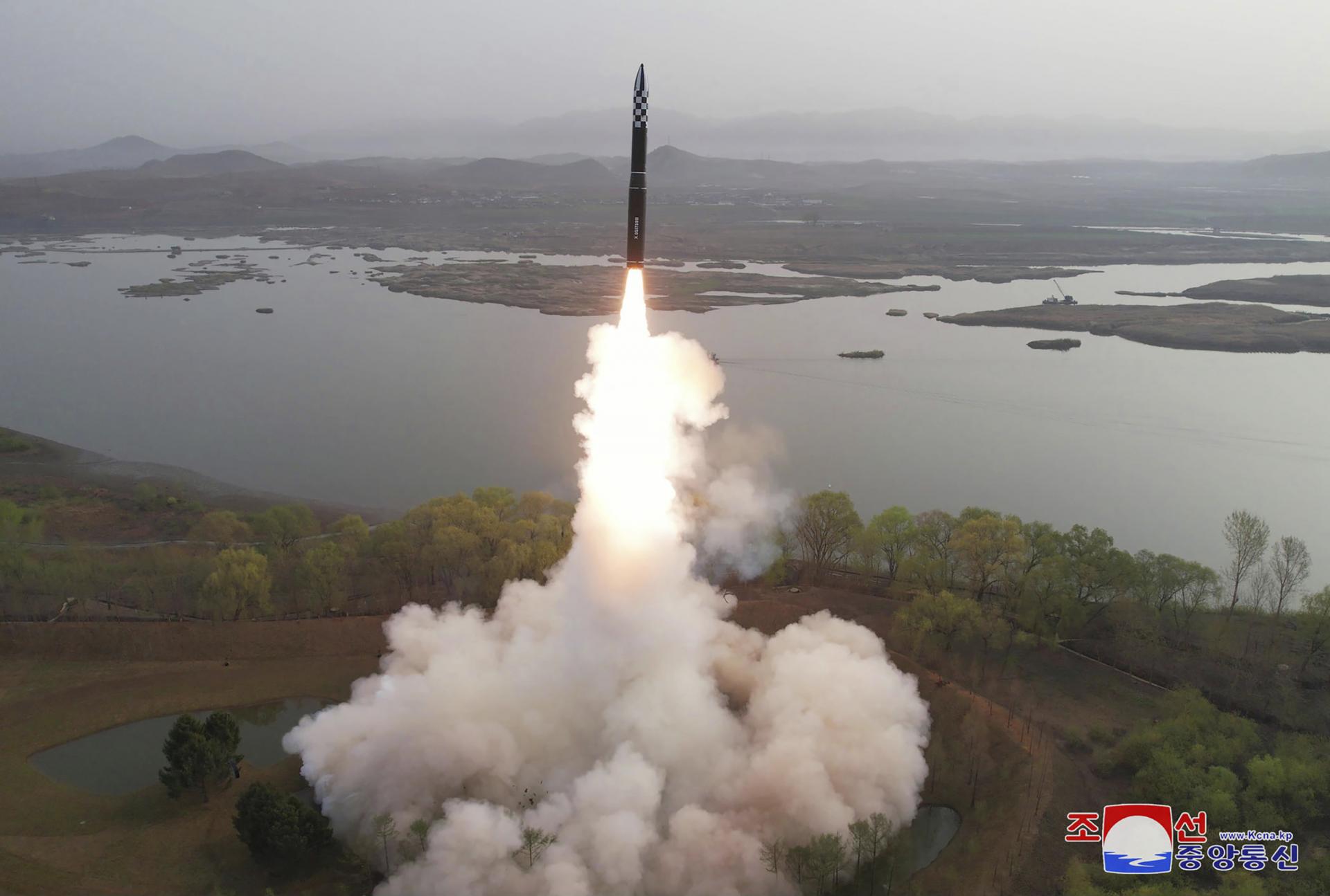 Japonská armáda sa pripravuje na ďalšie severokórejské raketové testy. Hovorí o možnom zostrelení