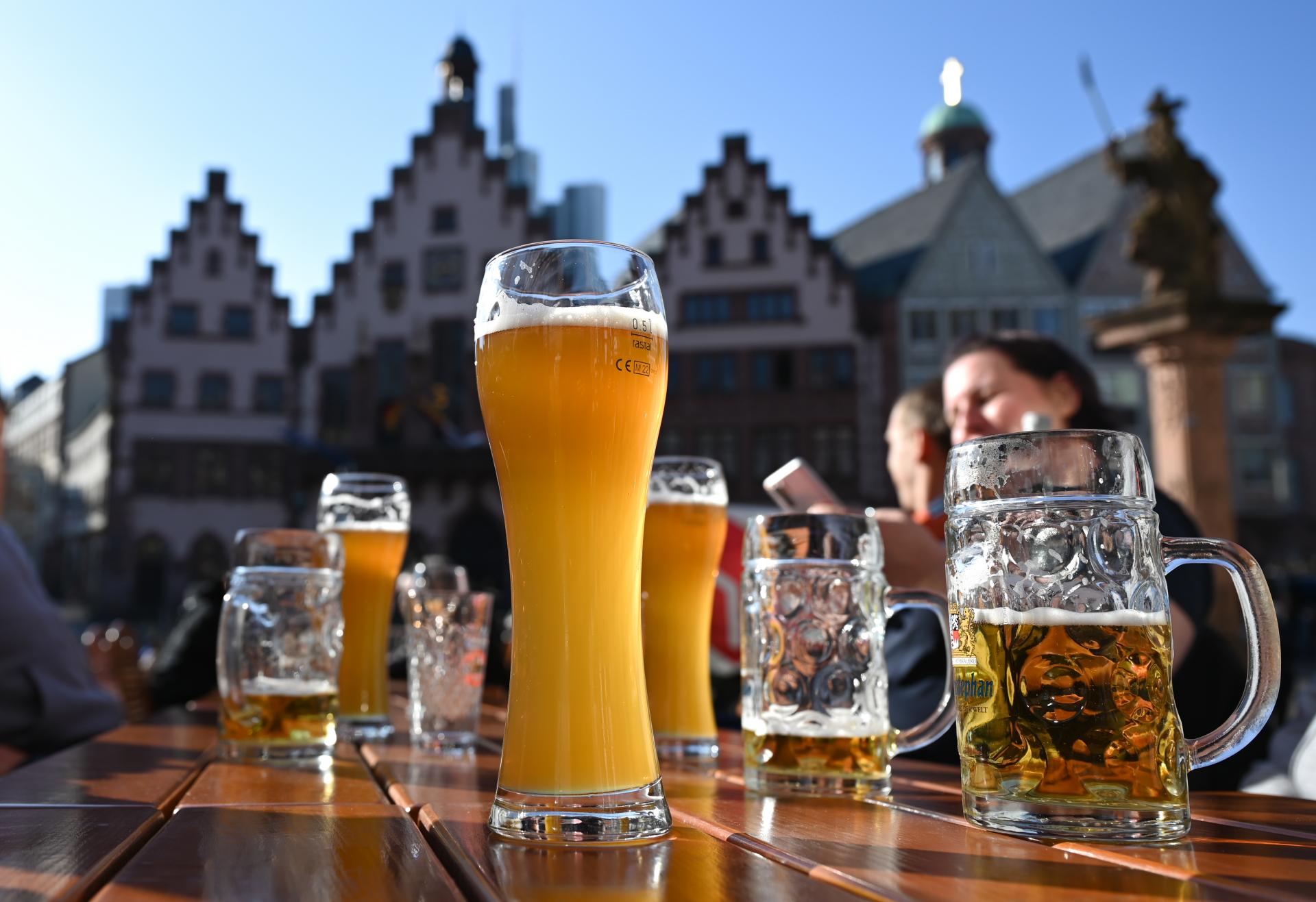 Belgickí colníci zničili vyše 2000 plechoviek amerického piva kvôli sloganu. Malo byť zle označené