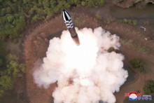 Skúšobný štart novej medzikontinentálnej balistickej rakety na tuhé palivo Hwasong-18. FOTO: Reuters
