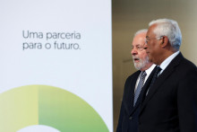 Brazílsky prezident Luiz Inacio Lula da Silva sa stretol s portugalským premiérom Antoniom Costom. FOTO: Reuters
