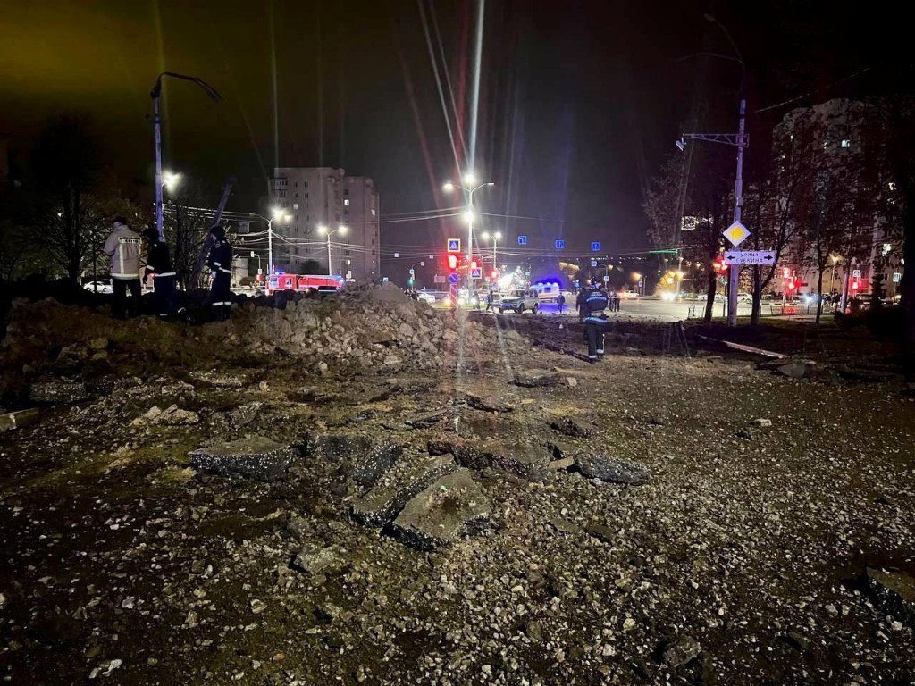 Miesto nehody po veľkom výbuchu na ulici v meste Belgorod v Rusku. FOTO: Reuters/Mayor Of Belgorod
