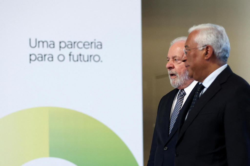Brazílsky prezident Luiz Inacio Lula da Silva sa stretol s portugalským premiérom Antoniom Costom. FOTO: Reuters