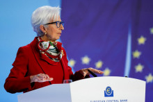 Prezidentka ECB Christine Lagardová na tlačovej konferencii v marci 2023 vysvetľuje, prečo musí banka uprostred boja s démonom inflácie zvýšiť úrokové sadzby. FOTO: Reuters