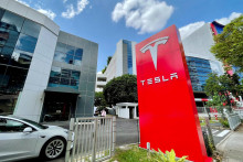 Servisné stredisko Tesla v Singapure. FOTO: Reuters