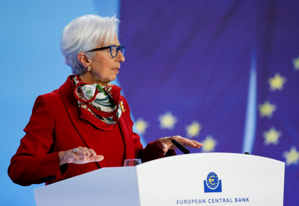 Prezidentka ECB Christine Lagardová na tlačovej konferencii v marci 2023 vysvetľuje, prečo musí banka uprostred boja s démonom inflácie zvýšiť úrokové sadzby. FOTO: Reuters