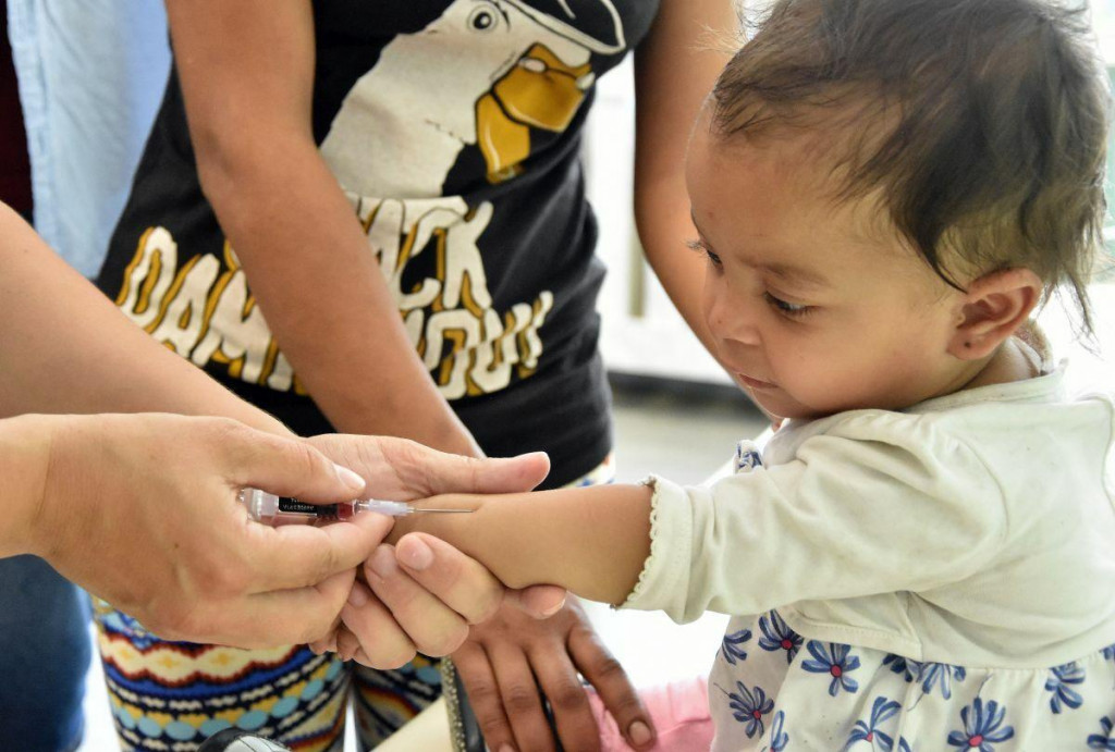 Očkovanie proti osýpkam. FOTO: TASR/Roman Hanc