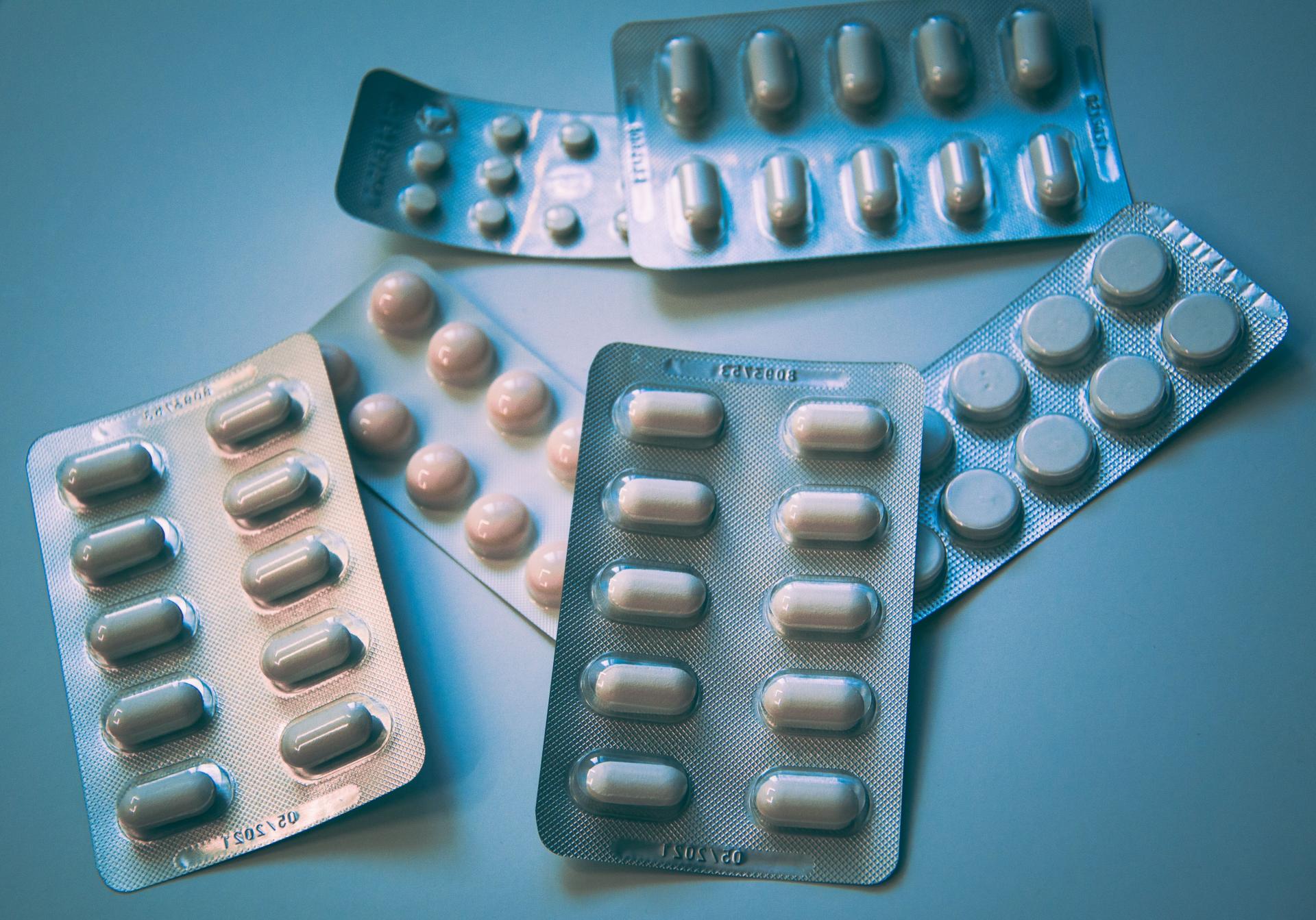 Eurokomisia predstavila reformu predpisov v oblasti liekov a rezistencie, nedostávajú sa k pacientom včas