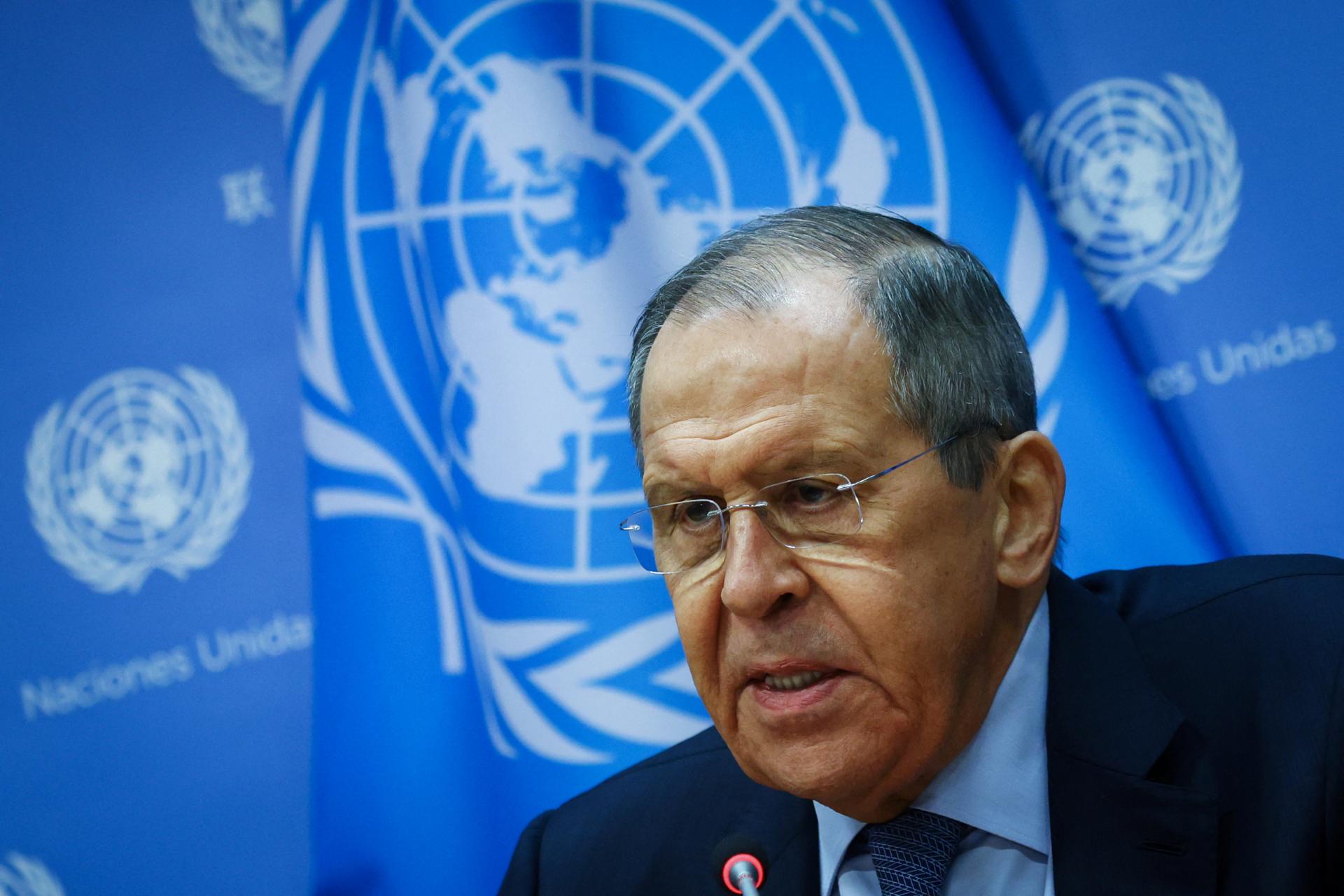 Ukáž dôkazy, Lavrov. Ako Putinov diplomat spravil z Bezpečnostnej rady OSN čiernu grotesku