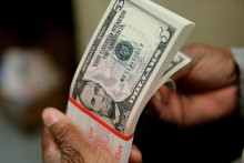 O status svetovej rezervnej meny číslo jeden americký dolár tak skoro nepríde. FOTO: Reuters
