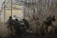Ťažké boje v súčasnosti prebiehajú predovšetkým v oblasti východoukrajinského mesta Bachmut. FOTO: TASR/AP