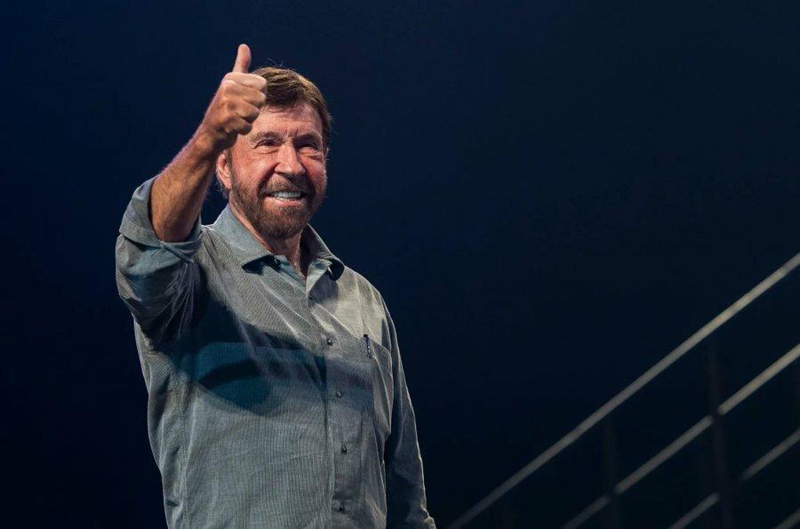 Braineesk Nezničiteľný Chuck Norris Príde Na Slovensko Prekvapivo Vystúpi Na Festivale V Žiline