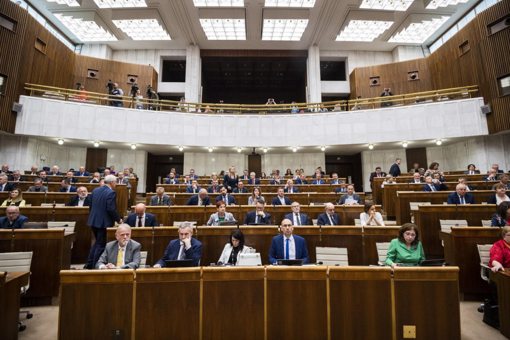 Plénum pred druhým pokusom o otvorenie 89. schôdze Národnej rady. FOTO: TASR/Jaroslav Novák