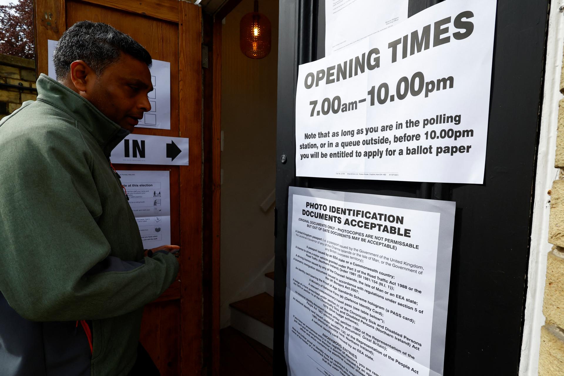 Voliči v Anglicku rozhodujú o zložení väčšiny regionálnych samospráv, museli sa vopred registrovať
