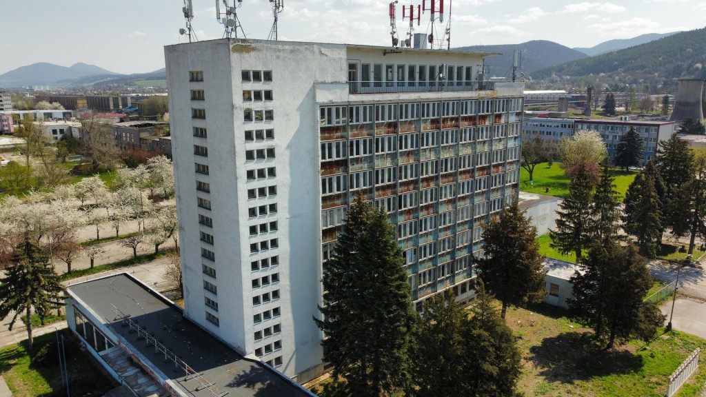 Budova bývalého riaditeľstva ZTS v Dubnici nad Váhom. FOTO: David Janiga
