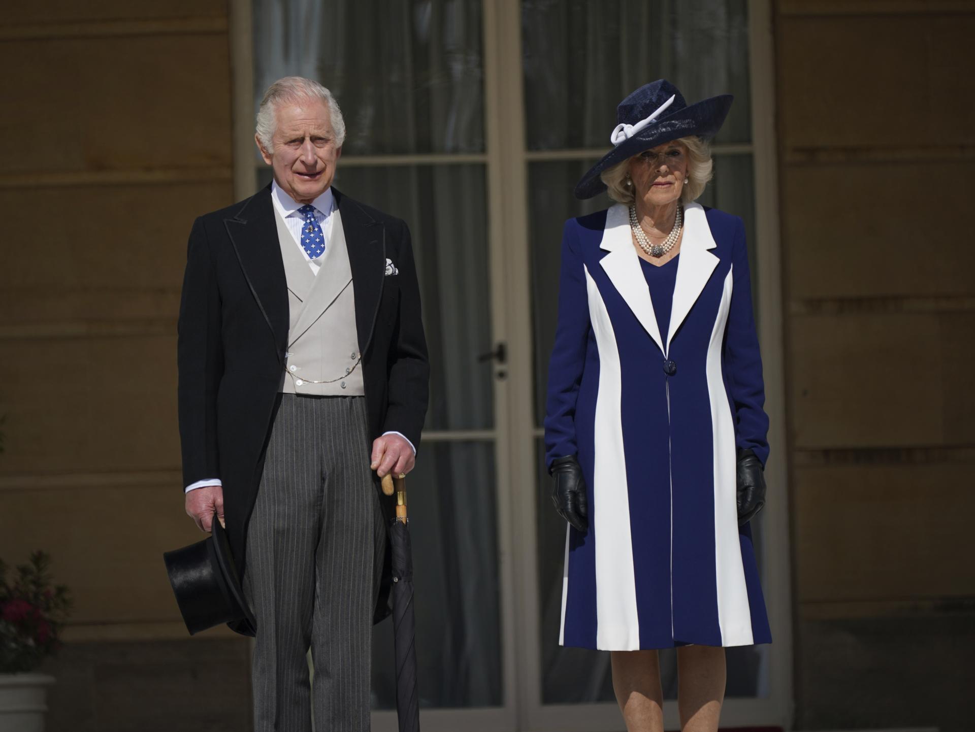 Využijú sa odevy kráľovnej Alžbety II. či Juraja V. Čo bude mať Karol III. oblečené počas korunovácie?