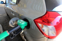 Aká je priemerná suma, ktorú na čerpacích staniciach za palivo necháte? Šetríte alebo radšej doprajete autu vždy plnú nádrž, ktorú udržiavate?