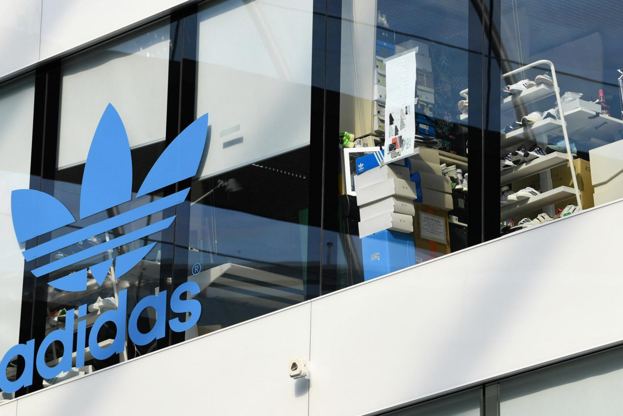 Продажи Adidas упали, но результаты превзошли ожидания. Компания настроена оптимистично